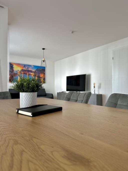אופנבורג Amao-Pearl I Comfort Suite I 94Qm I Kingsize-Bett I Exklusiv Mit Balkon & Tiefgarage I Aufzug מראה חיצוני תמונה